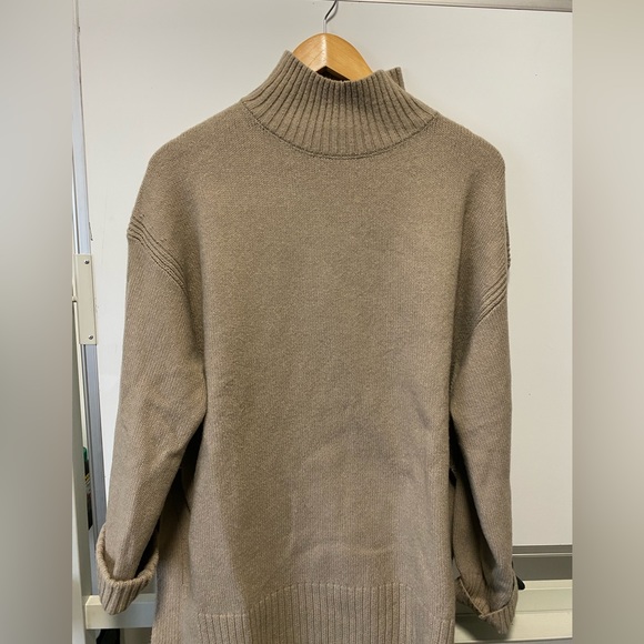 H&M DEEP BEIGE TURTLE NECK - Picture 1 of 2